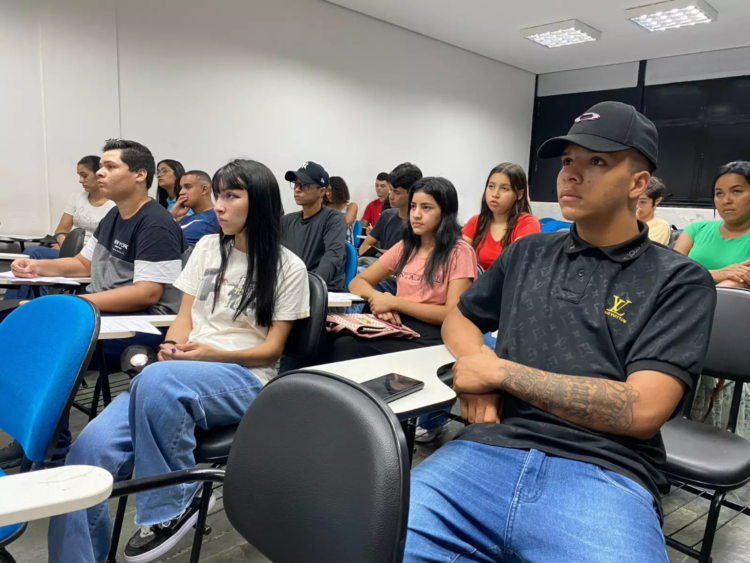 Sejuv abre inscrições para cursos gratuitos de Extensão de Cílios e Auxiliar Administrativo com certificação