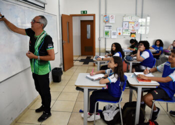 Edital abre inscrições para profissionais em programa de mentoria para alunos da educação básica