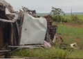 Grave acidente entre Saveiro e caminhão baú deixa feridos na BR-262 nesta manhã