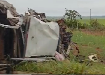 Grave acidente entre Saveiro e caminhão baú deixa feridos na BR-262 nesta manhã