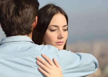 Quando a Desconfiança Se Torna Rotina: O Fim Silencioso da Confiança no Amor