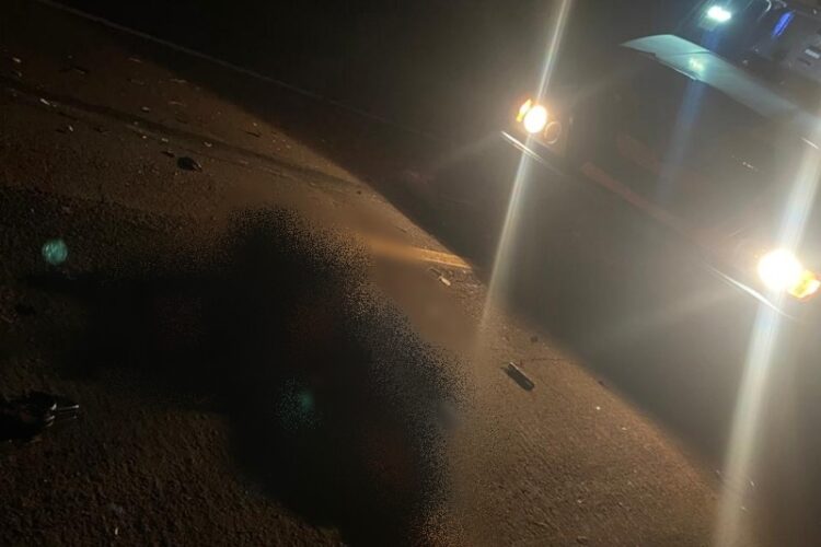 Motociclista morre ao invadir pista contrária e bater de frente com caminhão na BR-060
