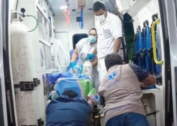 Mulher morre, após atear fogo em casa e ser atingida, após briga com o companheiro