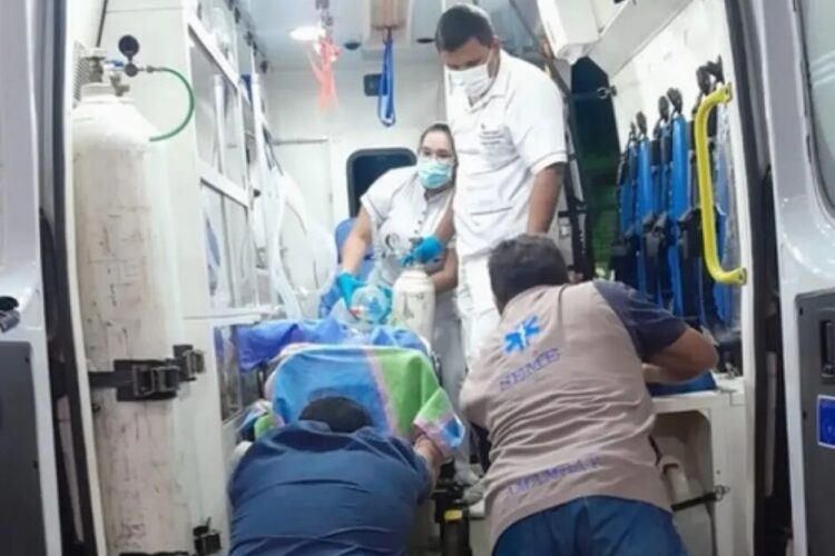 Mulher morre, após atear fogo em casa e ser atingida, após briga com o companheiro