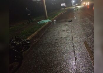 Motociclista morre ao colidir em poste em avenida do Zé Pereira