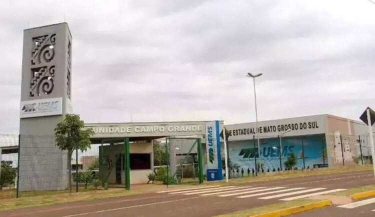 Idosa morre, após cair da própria altura nos corredores de universidade na Capital