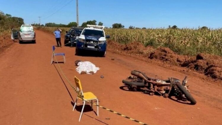 Motociclista é encontrado morto ao lado de moto em estrada logo após sair de festa