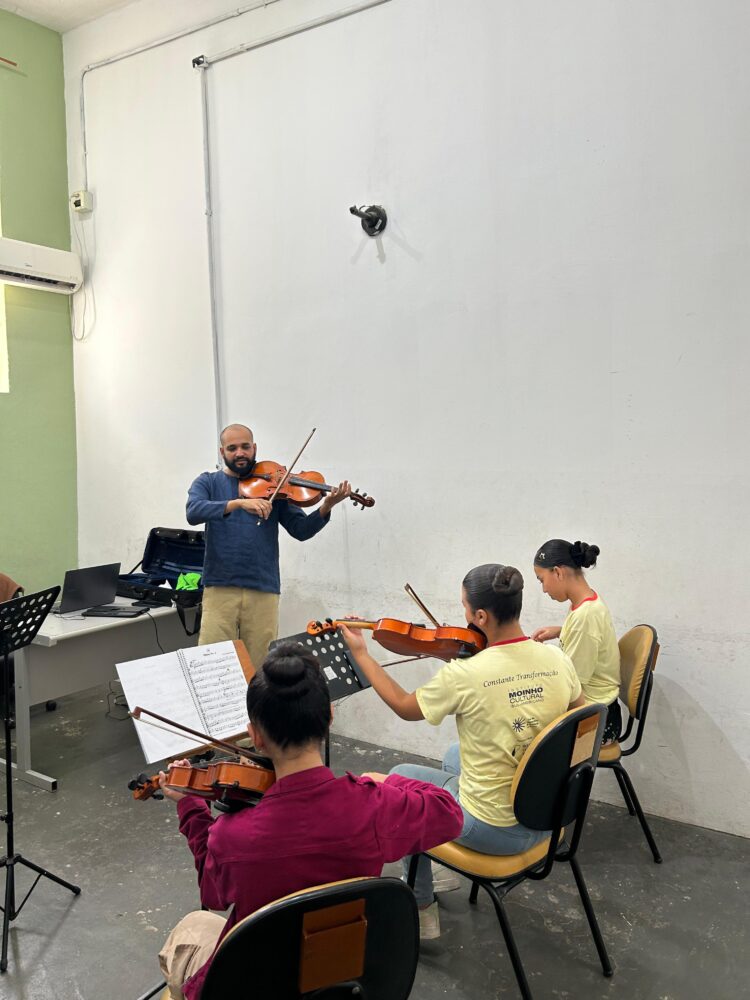 Da orquestra para a sala de aula: Brenner Rozales retorna a MS como novo professor de viola do Moinho Cultural