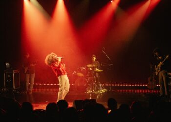 Sesc Teatro Prosa tem shows de Murilo Martinez e DOVALLE, cinebiografia de Sidney Magal, teatro com a Cia Ofit e fábulas infantis