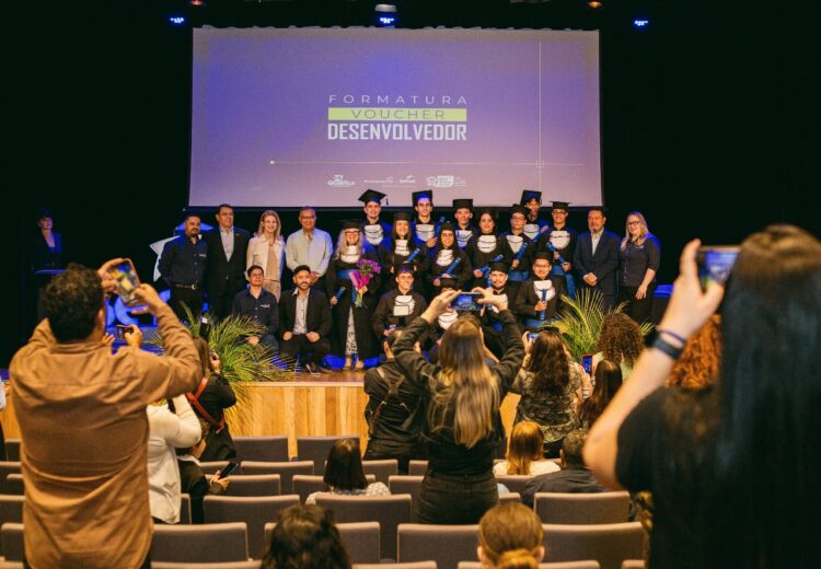 Tecnologia que transforma: formandos do Voucher Desenvolvedor dão novos rumos à vida profissional