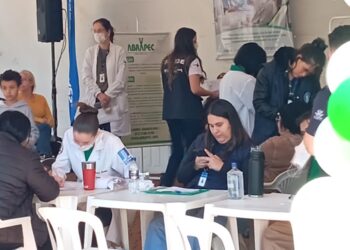 ABRAPEC participa de ação na Praça Ary Coelho em apoio à Campanha Mundial de Conscientização do Câncer de Cabeça e Pescoço