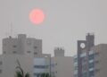 Alta pressão mantém tempo seco e calor em MS, mas frente fria traz mudanças no início da próxima semana