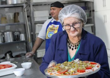 Asilo São João Bosco celebra o Dia da Pizza com oficinas e integração entre idosos