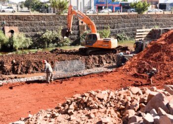 Prefeitura diz que obra de contenção de enchentes na Ernesto Geisel está 50% executada