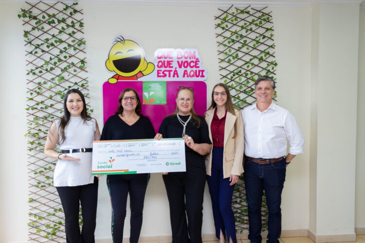 AACC/MS recebe valor do Sicredi para projeto que leva atendimento odontológico a crianças com câncer