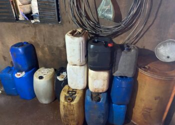 Homem é preso com mais de mil litros de combustível armazenado ilegalmente em borracharia de Nova Andradina
