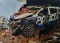 Durante perseguição a motociclista, viatura “explode” muro de residência em Nova Andradina