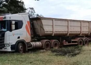 Menino morre eletrocutado e mais 3 se ferem ao pularem de caminhão energizado em Itaquiraí