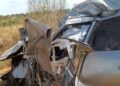 Caminhonete capota na MS-040 e condutor morre preso às ferragens