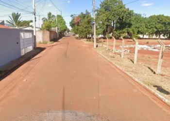 Dupla de jovens é alvo de emboscada e baleada em frente de casa no Aero Rancho