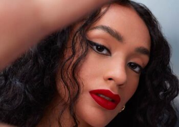 Avon mira em representatividade nos lábios no Dia do Batom