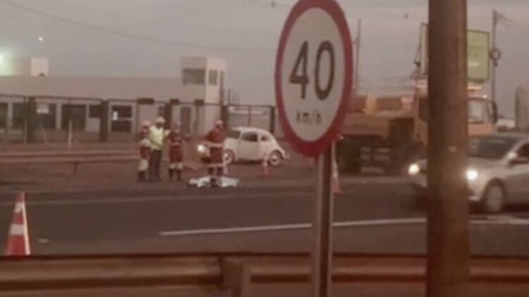 Motociclista de 68 anos morre ao colidir com carreta na BR-163 em Campo Grande