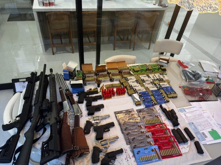 Secretário de Saúde de Selvíria é alvo de ação da PF que apreendeu arsenal e pedras preciosas