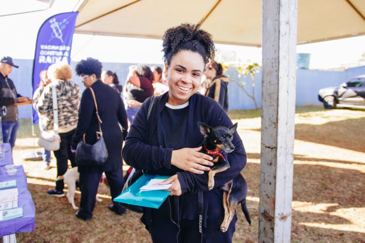CCZ nas Ruas leva cuidado e prevenção aos pets do Coophasul