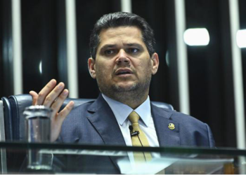 Alcolumbre trava impeachment de Alexandre de Moraes e avisa: “nem com 81 assinaturas”