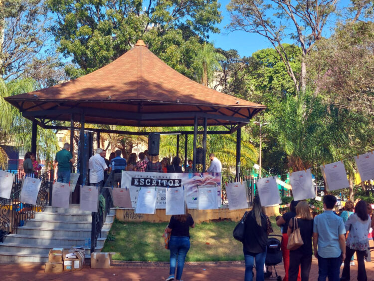 Praça Ary Coelho recebe distribuição gratuita de livros nesta sexta-feira para comemorar Dia do Escritor