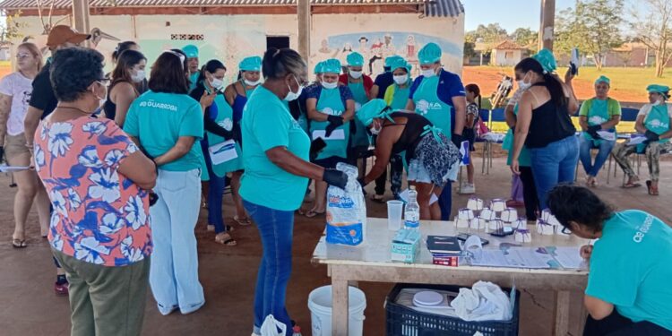 Projeto garante renda para mulheres na confecção de sabão a base óleo de cozinha reciclável