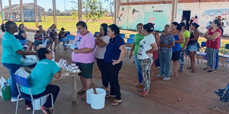 Projeto garante renda para mulheres na confecção de sabão a base óleo de cozinha reciclável