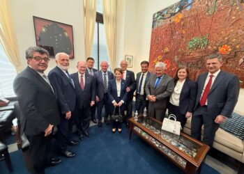 Parlamentares dos EUA que receberam senadores de MS tentam barrar tarifaço de Trump