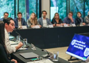 Decreto assinado por governador e todos os secretários: manter investimentos, sem aumentar impostos