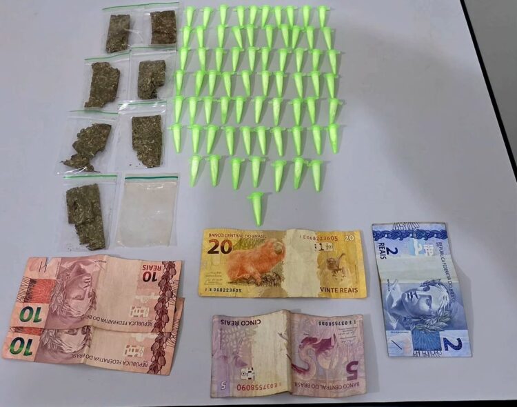 Vídeo: Traficante é preso escondendo 69 pinos de cocaína e maconha em cano no Lageado