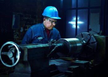 Sempre é hora de recomeçar: transição de carreira após os 40 desafia estereótipos e exige adaptação