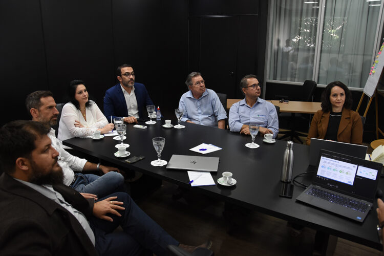 Fiems debate possibilidade de parcerias com empresa Suíça em projetos de descarbonização
