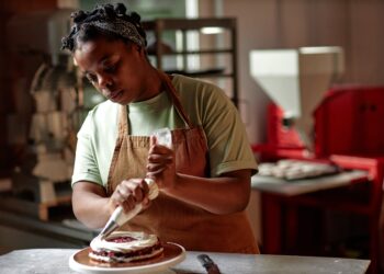 Do primeiro doce à independência: como o ‘faça e venda’ pode ser o começo de um negócio próprio