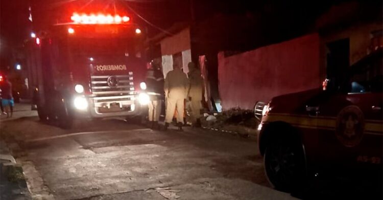 Homem é encontrado morto carbonizado dentro de residência incendiada na Capital