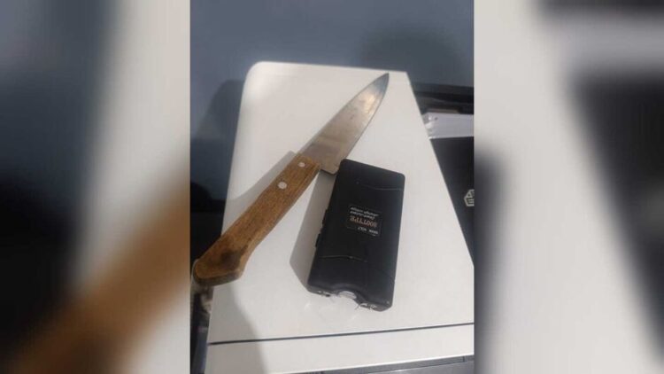 Filha esfaqueia mãe e lhe dá choques elétricos dizendo que “ela conheceria Jesus” em Ponta Porã