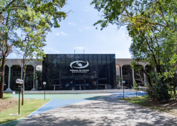 TCE-MS age preventivamente e suspende licitação por exigências excessivas em edital