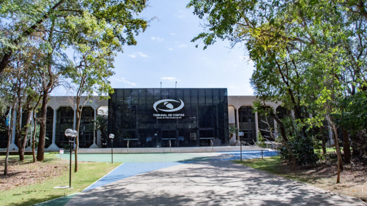 TCE-MS age preventivamente e suspende licitação por exigências excessivas em edital
