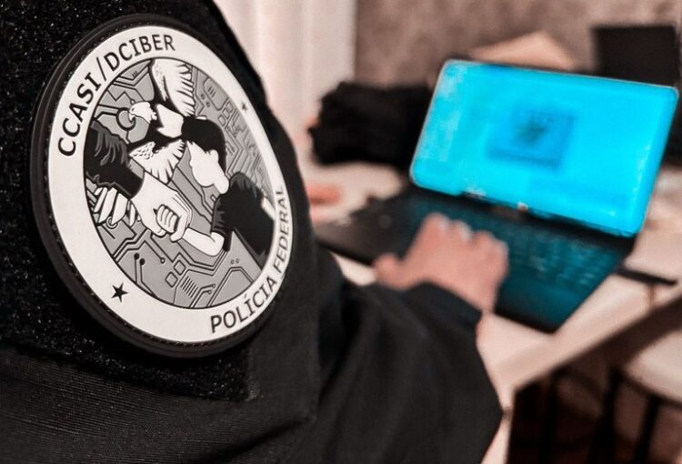 Polícia Federal prende em CG investigado por guardar no celular cenas de abuso sexual infantil