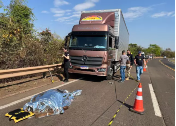 Caminhoneiro sofre infarto, arrasta caminhão pela BR-163 e acaba morrendo