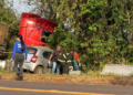 Colisão entre carro de passeio e carreta mata homem e deixa mulher ferida na BR-267