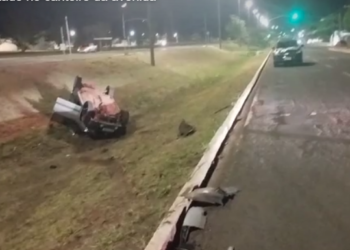 Capivara News TV: Condutor bêbado provoca capotamento e deixa mulher ferida na Av. Ministro João Arinos na Capital