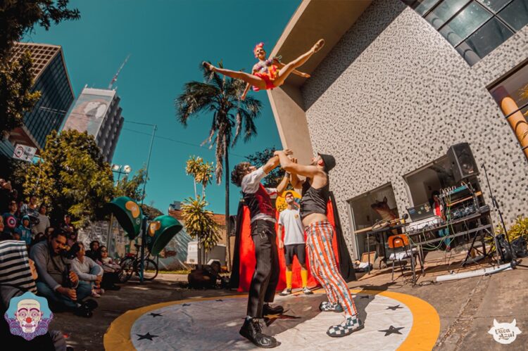 Artistas circenses renomados ensinam portagem e acrobacia coletiva em projeto da Cia Pisando Alto