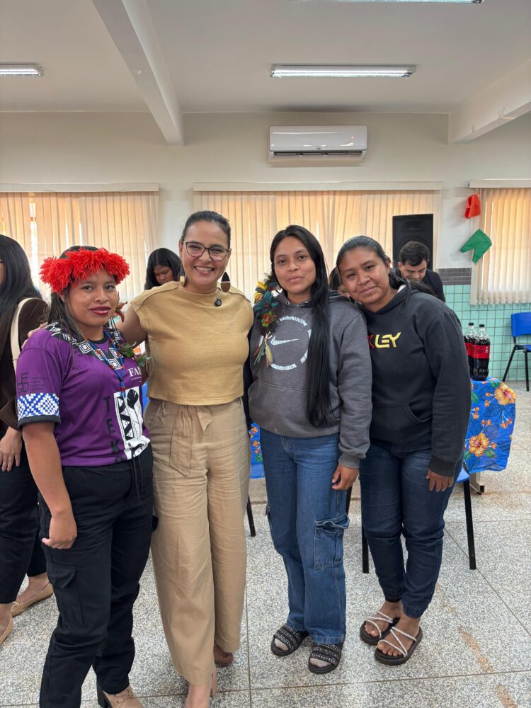 Deputada Gleice Jane participa de roda de conversa com estudantes indígenas da UFGD