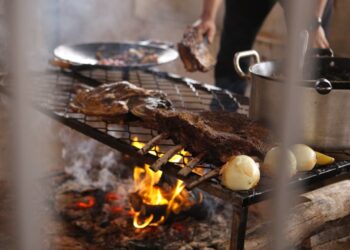 Competição elege os melhores assadores de fogo ancestral do Mato Grosso do Sul
