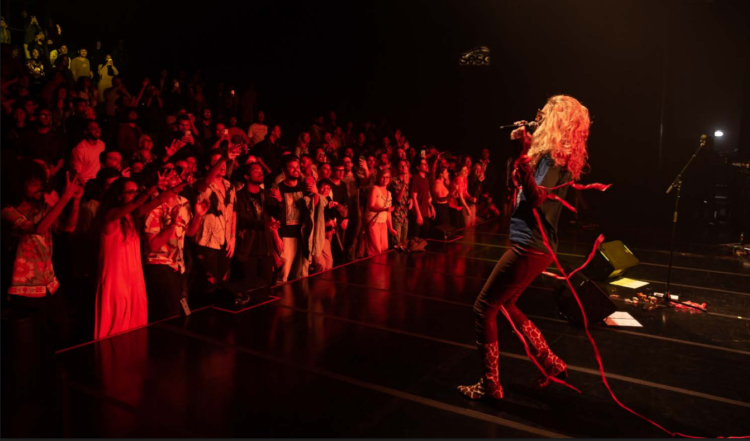 Show de Letrux encerra a programação do FIT em Dourados neste domingo